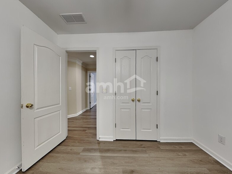 Building Photo - 1335 Killian Shoals Way SW