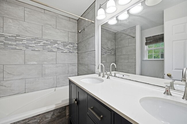 Building Photo - 28 Cherry Laurel Dr