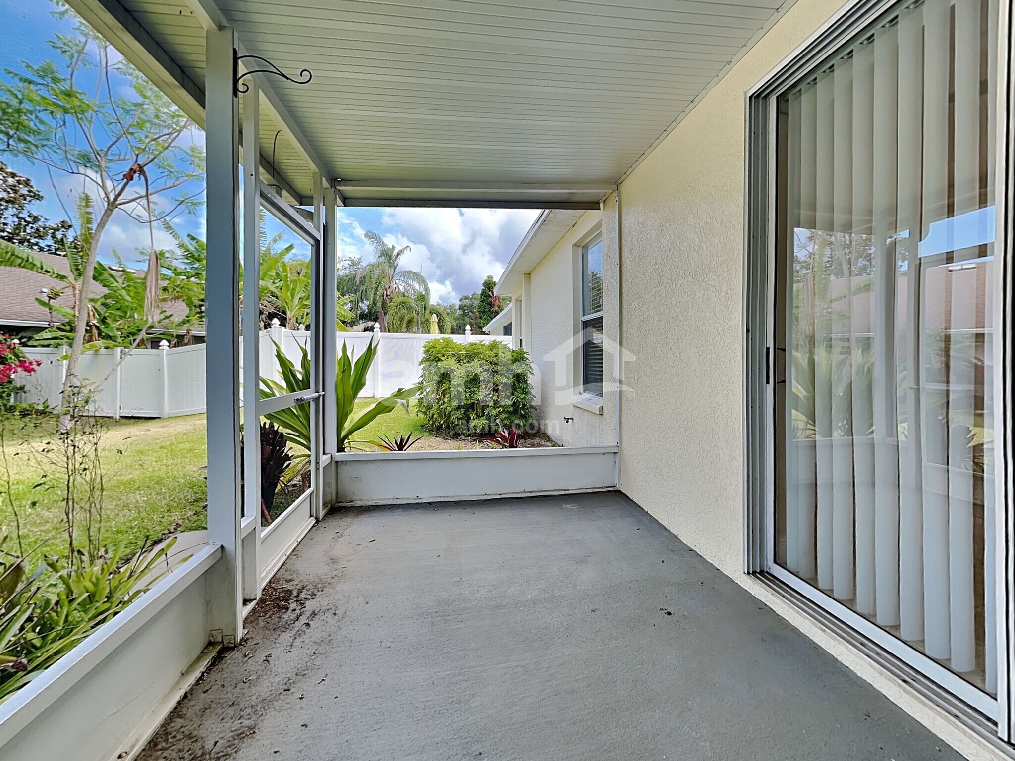 Building Photo - 802 Lesa Glen Pl