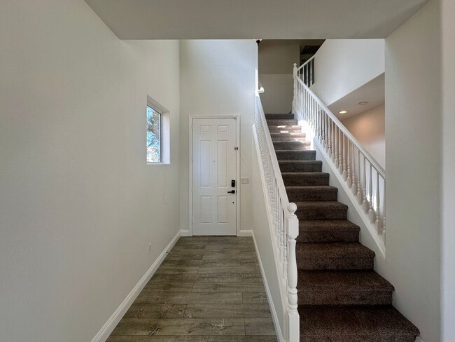 Building Photo - 4 BED 3 BATH HOME W/BONUS ROOM IN GATED COMMUNITY