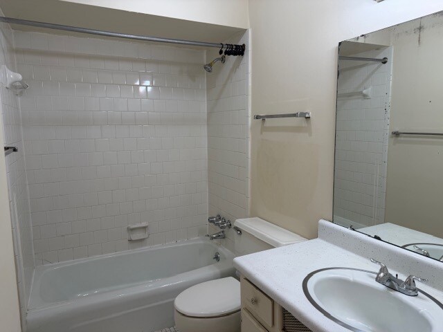 Building Photo - 114 Pine Creek Court Ext