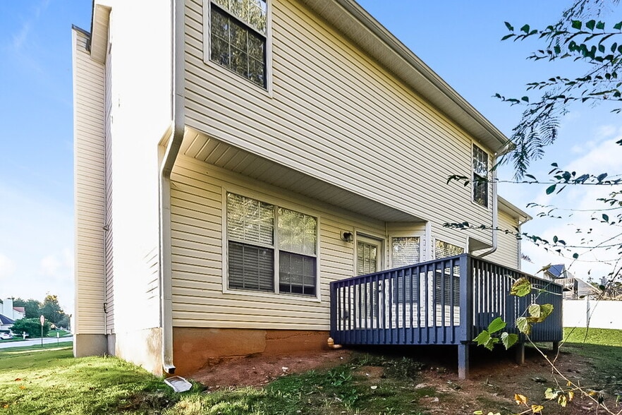 Building Photo - 370 Summer Hill Cir