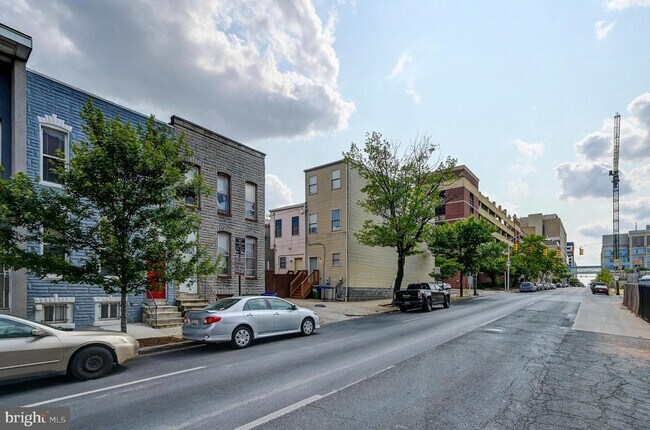 Building Photo - 2103 E Madison St