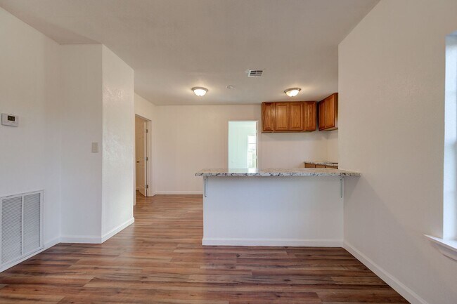 Building Photo - Cute 2BD/1BTH Home in the Heart of OKC Near OU Medical Center
