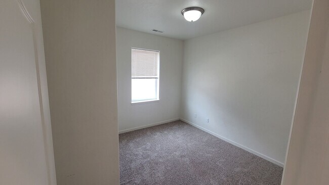 Building Photo - Modern Townhome with Views Near Mesa Mall