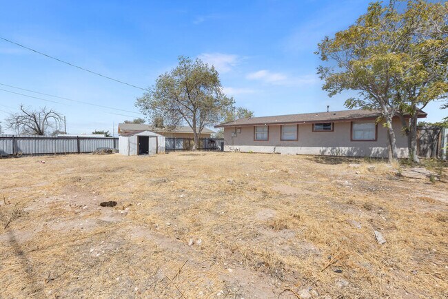 Building Photo - 2105 Butternut Ln