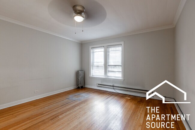 Building Photo - 4220 N Clark St