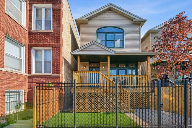 Building Photo - 4038 W Addison St