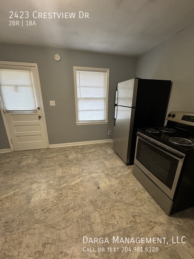 Building Photo - 2423 Crestview Dr