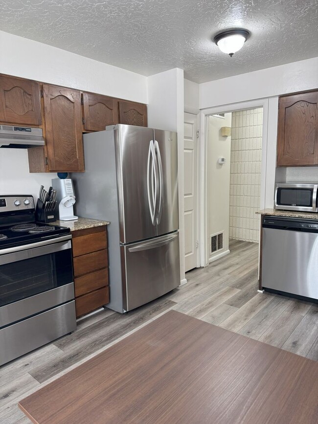Building Photo - Charming 3-Bedroom Home with Modern Update...