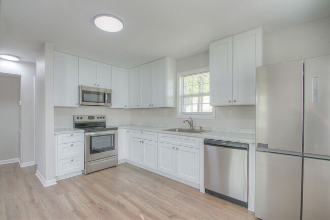Building Photo - Great Remodeled 2BR Condo