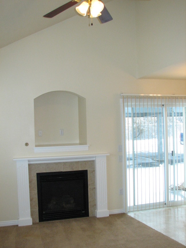 Building Photo - Chestnut Valley Townhomes