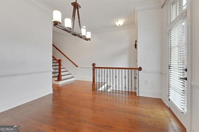Building Photo - 807 Creekgarden Court