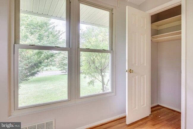 Building Photo - 6525 Byrnes Dr