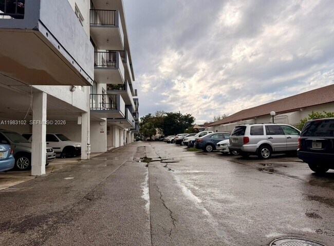 Building Photo - 13390 NE 7th Ave