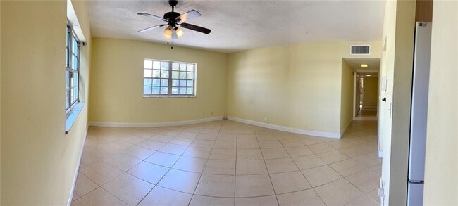 Building Photo - 1407 NE 56th St