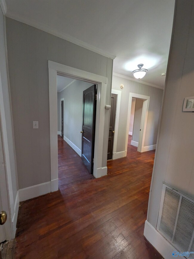 Building Photo - 2404 Whitesburg Dr