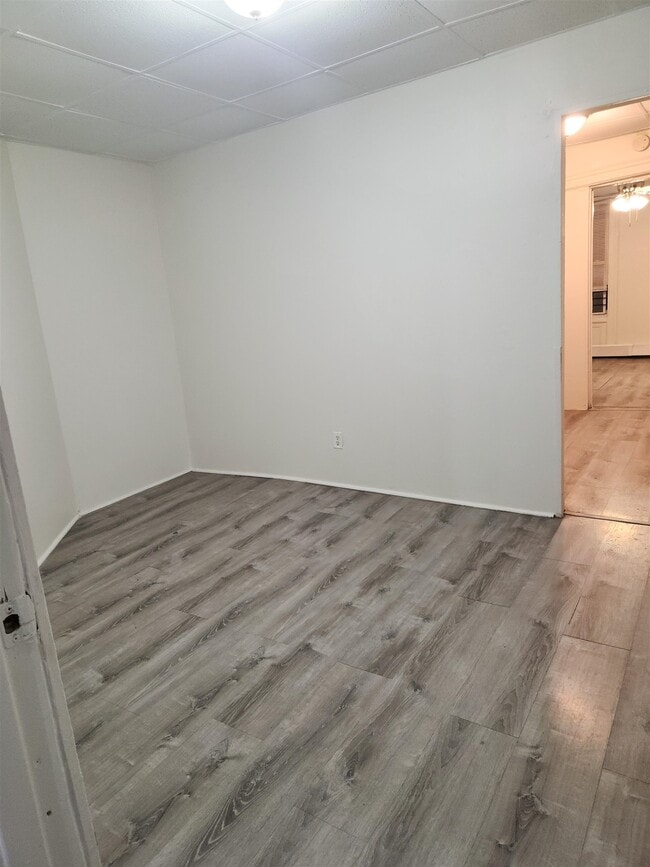 Building Photo - 494 West Side Ave