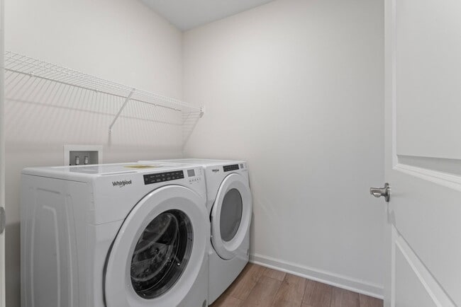 Building Photo - Luxury Townhome, Fishers Schools, Minutes from Shopping, Restaurants, and City Parks!