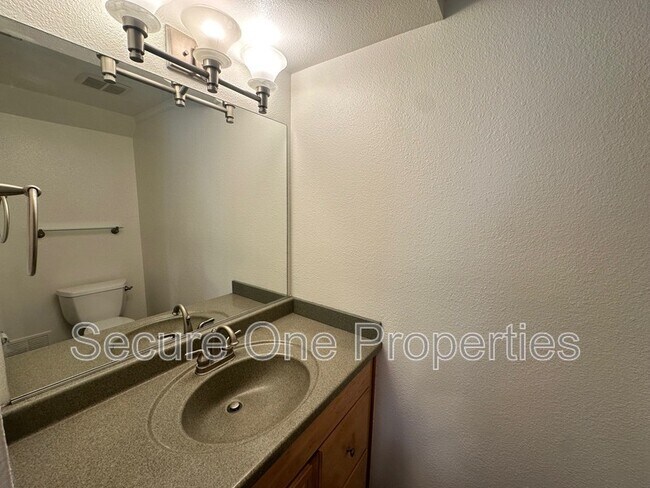 Building Photo - 248 Green Heath Pl