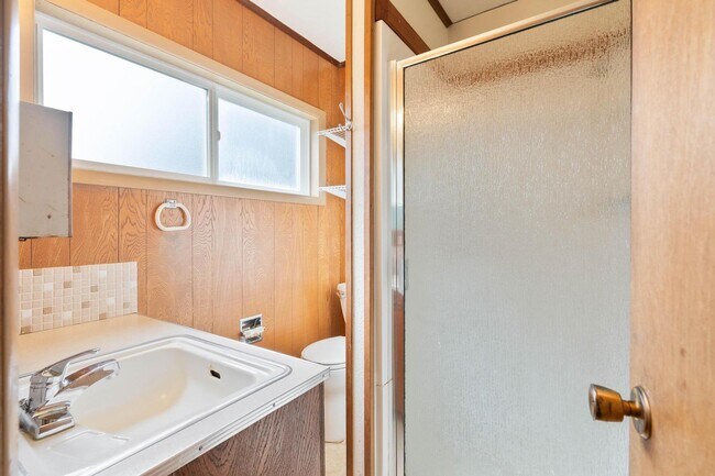 Building Photo - Quaint, inviting 4-bdrm/2-bath home in Cloverdale. Serene living, huge yard, covered patio