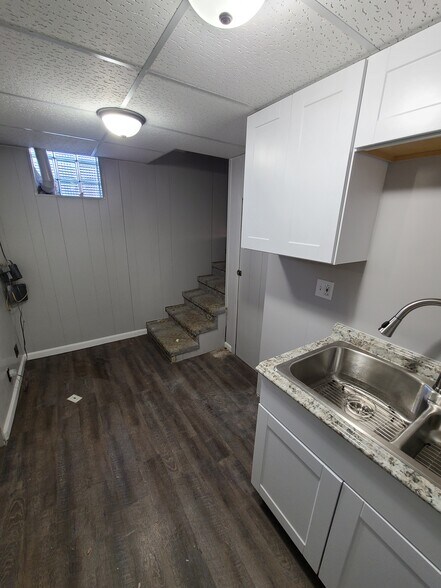 Building Photo - 1915 Seymour Ave