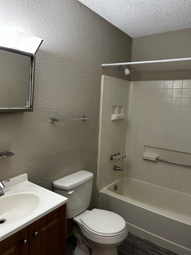 Building Photo - 1877 Rosanne St