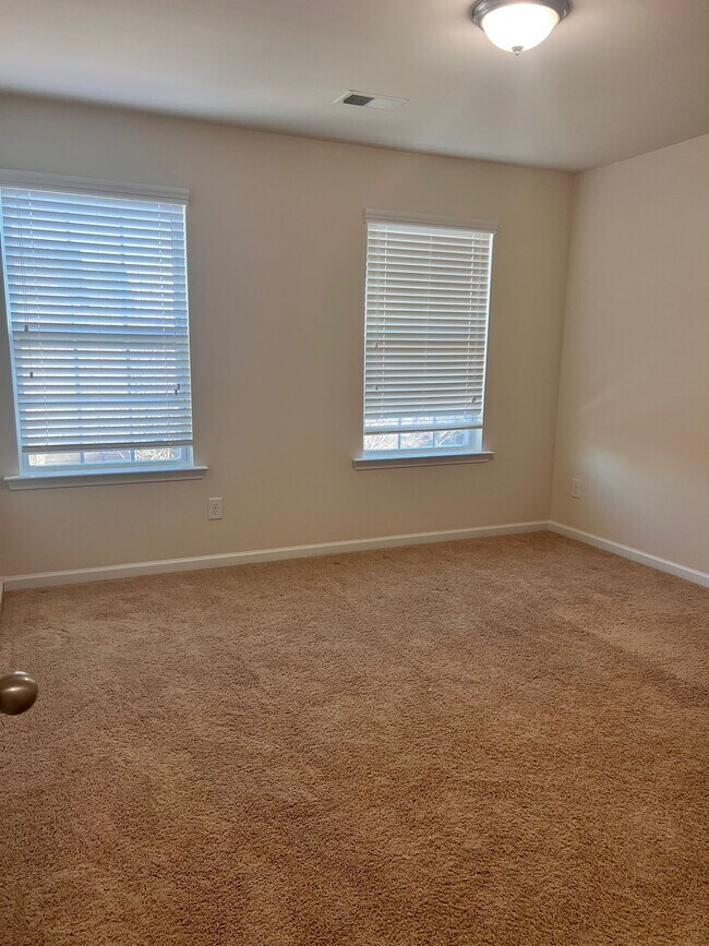Building Photo - 151 Blossom Ridge Dr