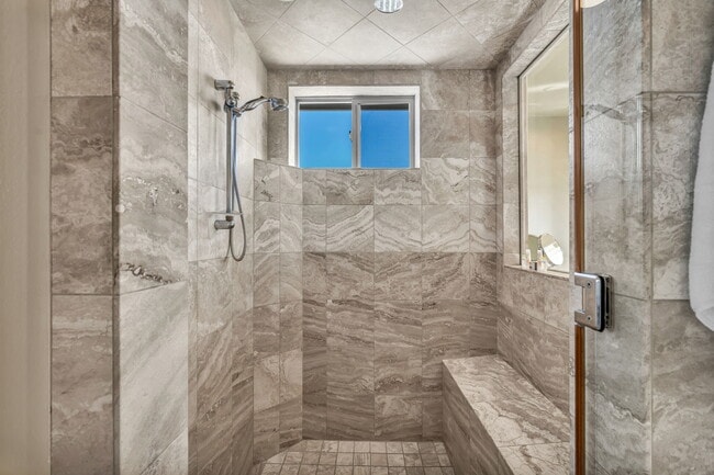 Building Photo - 1520 Taos Ln