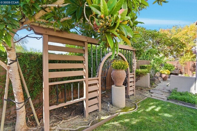 Building Photo - 1041 S Wedgewood Rd