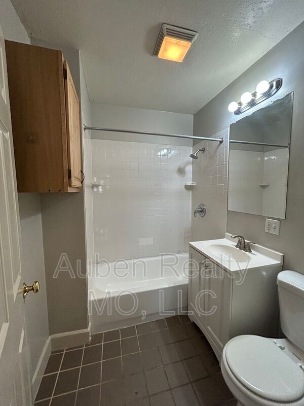 Building Photo - 5405 Harrison St