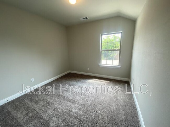 Building Photo - 801 Ponds Edge Ln