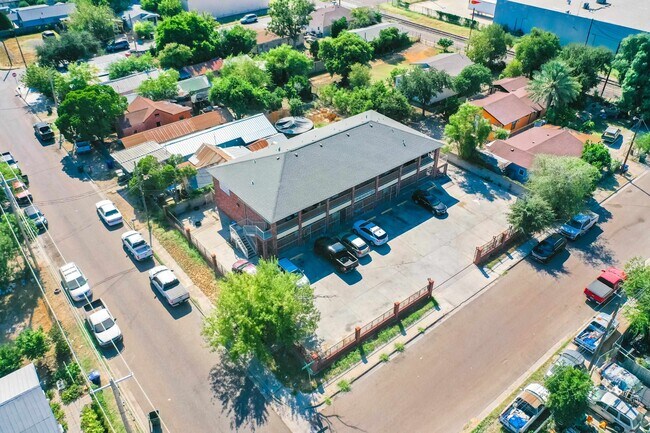 Building Photo - 2220 Santa Cleotilde Ave