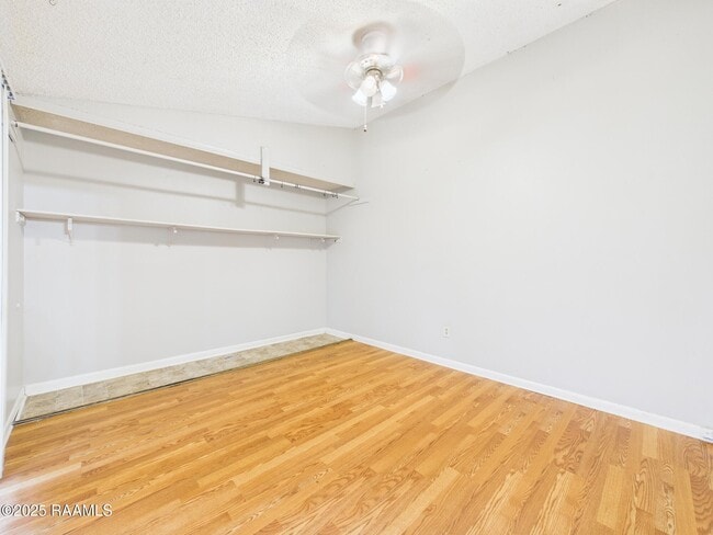 Building Photo - 506 Fox Run Ave