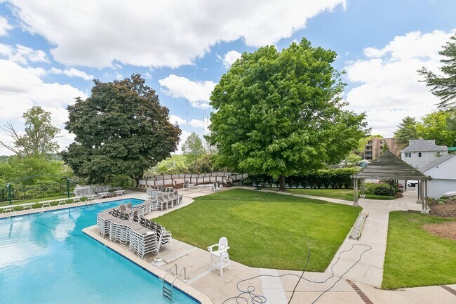Building Photo - 2 bed/2 bath condo in Penn Valley