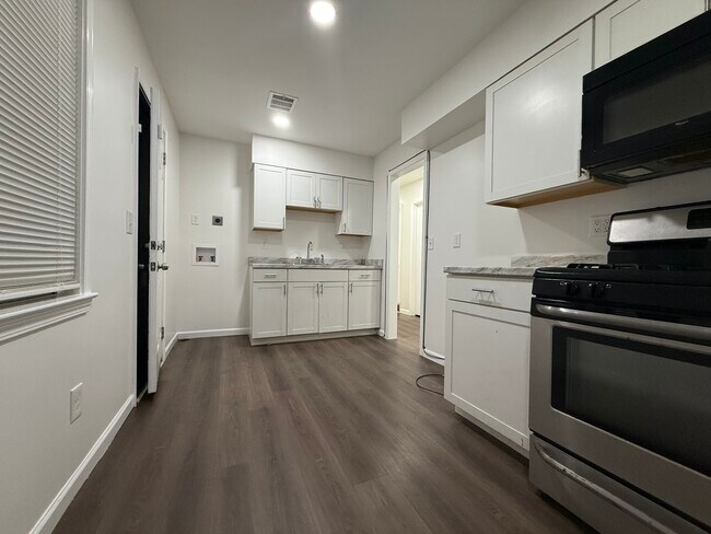 Building Photo - 3992 Ridgedale St