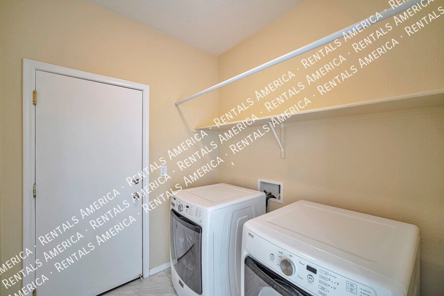 Building Photo - 12920 N Salt Cedar Dr