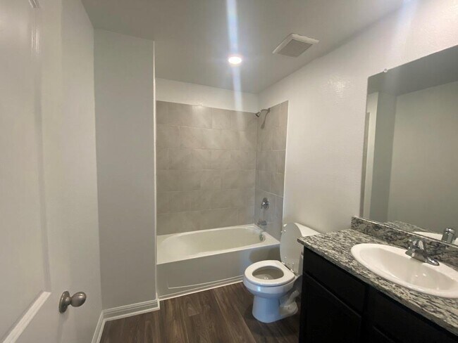 Building Photo - 309 Riverdale Dr