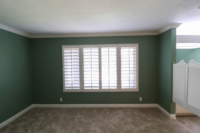 Building Photo - 1050 Pacifica Dr