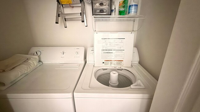 Building Photo - Annual Furnished Rental in Broadway Promen...