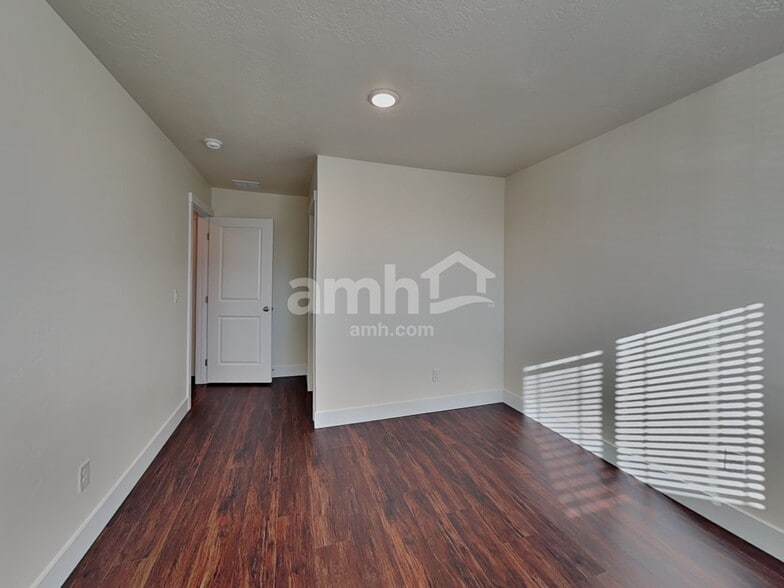 Building Photo - 2980 N Vigo Ave