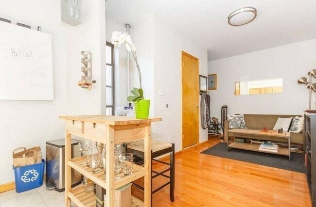 Building Photo - 335 E 14th St