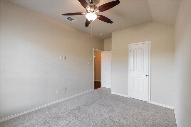 Building Photo - 1112 Hiddencreek Dr