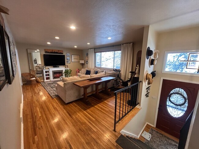 Building Photo - 631 Virginia St