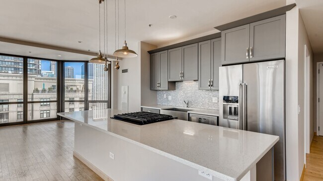 Building Photo - 635 N Dearborn St