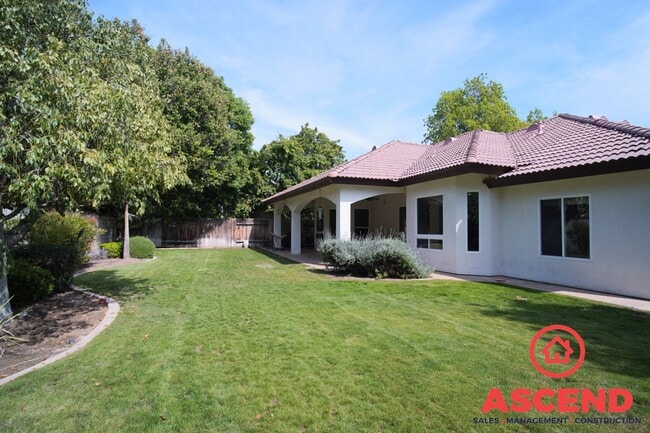 Building Photo - Elegant 3BD/2BA Home with Office Space in Bakersfield's Desirable 93312 — HOA Community, Gardener...