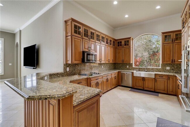 Building Photo - 5628 SW Gray Fox Dr