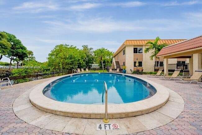 Building Photo - 124 NE 19th Ct