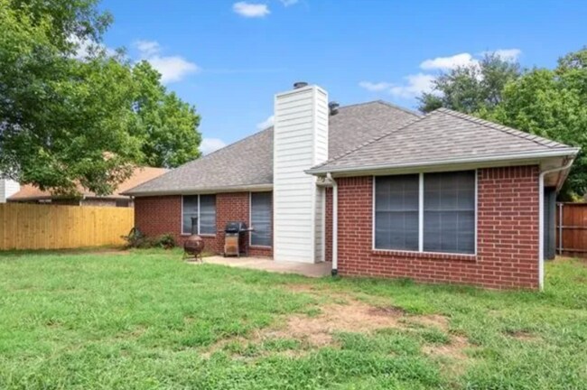 Primary Photo - 921 Bayfield Dr