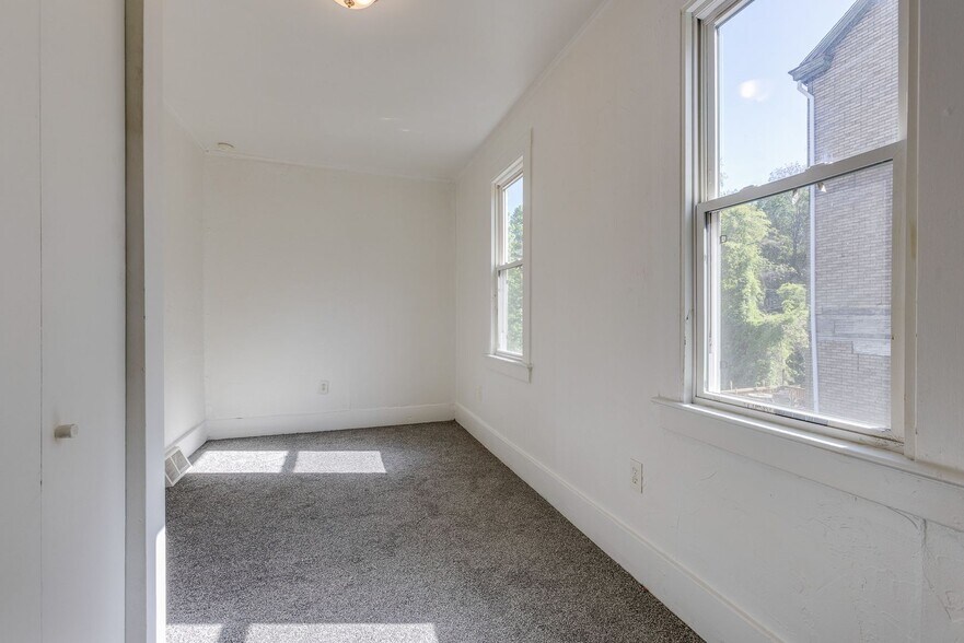 Building Photo - 2641 S 18th St